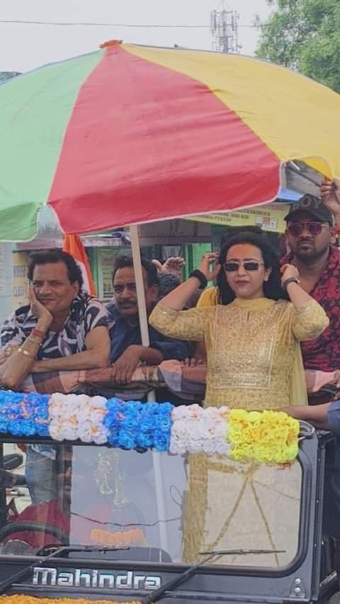 আসন্ন লোকসভা নির্বাচনে শত্রুঘ্ন সিনহার সমর্থনে টলিউডের খ্যাতনামা নায়িকা কৌশানি মুখার্জীর প্রচার