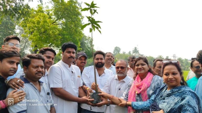 বিশ্ব পরিবেশ দিবস উপলক্ষে আসানসোলে বিজেপির বৃক্ষরোপণ ও গাছ বিতরণ কর্মসূচি*