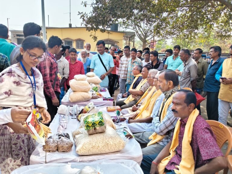 পবিত্র রমজান উপলক্ষে ইফতার সামগ্রী বিতরণ, মেমারি ও ভাতারে মানবিক উদ্যোগ