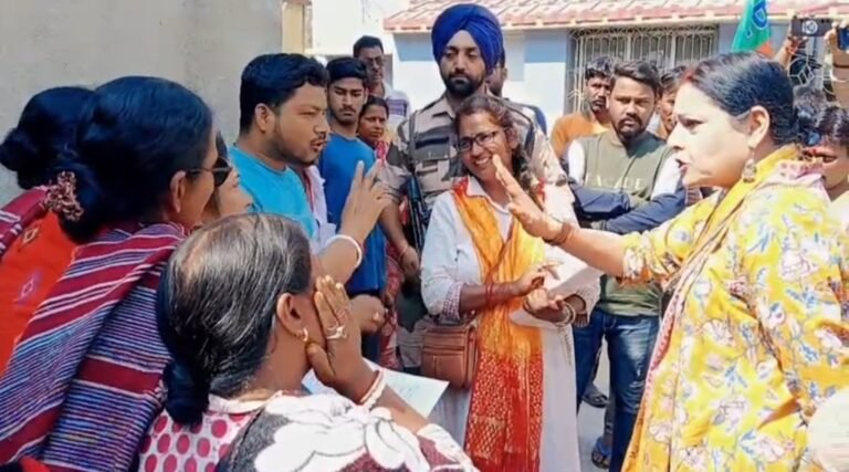 ফের অগ্নিমিত্রা পালকে ঘিরে ‘গো ব্যাক’ স্লোগান, নিউএগারায় উত্তেজনা