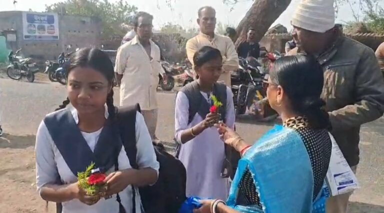 উচ্চ মাধ্যমিক পরীক্ষার্থীদের উৎসাহ দিতে সালানপুরে তৃণমূলের উদ্যোগ