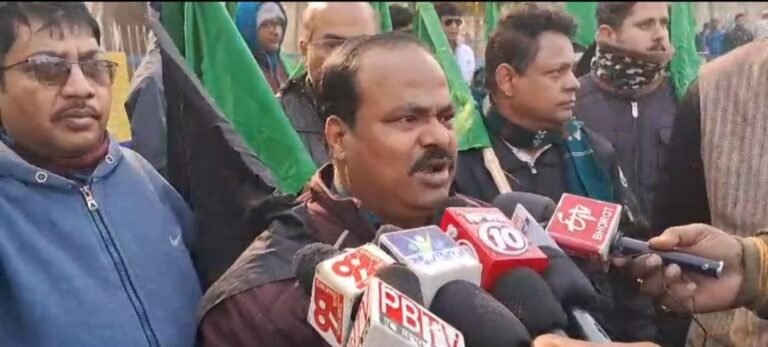 দেশব্যাপী শিল্প ধর্মঘটের প্রভাব দুর্গাপুরে, ইস্পাত কারখানার সামনে বিক্ষোভ