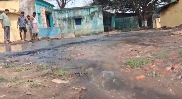 একদিকে পানীয় জলের সংকট, অন্যদিকে জলের অপচয় — ক্ষোভে ফুঁসছে অন্ডাল