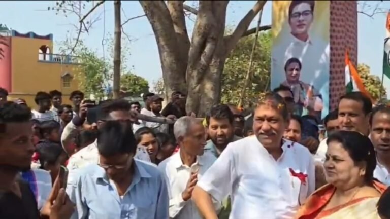 জিতেনের দরজা বন্ধ, নরেনের পুষ্পবৃষ্টি—চন্দ্রডাঙ্গায় ভিন্ন ছবি