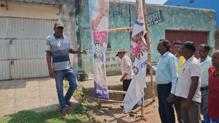 বারাবনিতে পোস্টার ছেঁড়া ঘিরে উত্তেজনা, অভিযোগ–পাল্টা অভিযোগ তুঙ্গে