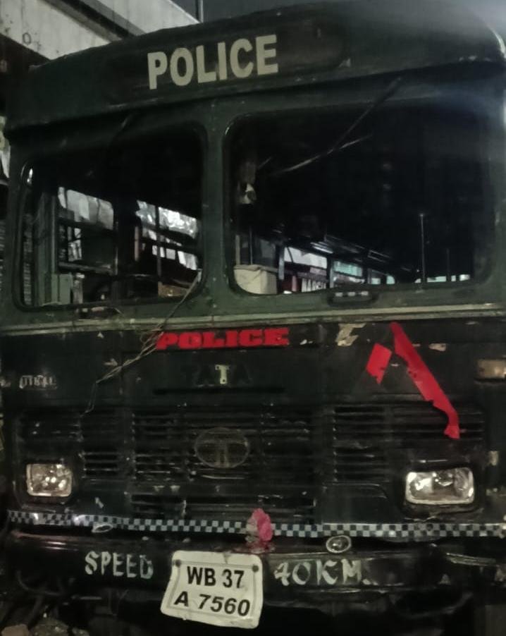 रेलपार में बेकाबू बस का कहर: 7 साल की बच्ची समेत 12 लोगों को कुचला, इलाके में बवाल