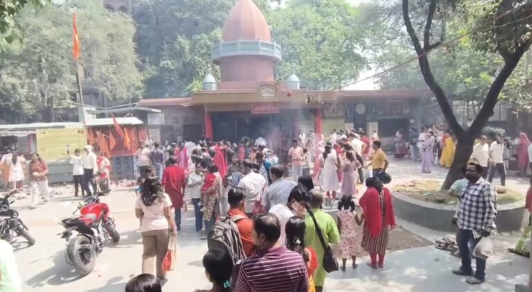 ভিরিঙ্গি কালী মন্দিরে হালখাতা পুজো, নতুন বছরের সূচনায় বেনাচিতির ব্যবসায়ীদের ভিড়