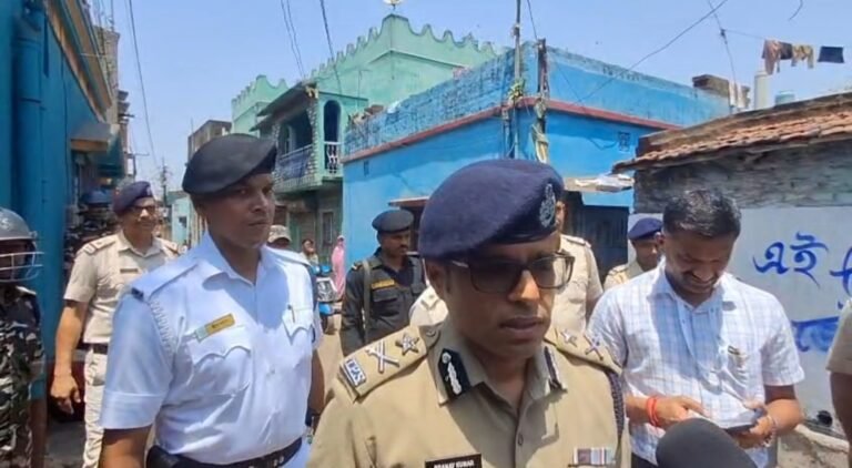 নির্বাচনের আগে প্রশাসনের তৎপরতা, রানিগঞ্জে জনগণের সঙ্গে মতবিনিময়