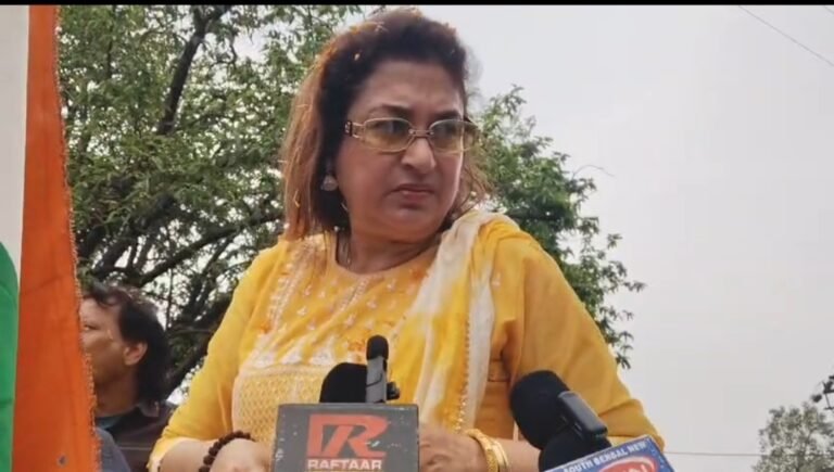 বারাবনিতে তৃণমূল প্রার্থীর সমর্থনে রোড শো করলেন শতাব্দী রায়