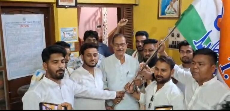 নির্বাচনের আগে AJUP-এ বড় ধাক্কা: কুলটি থেকে প্রার্থী তাহির খানসহ ৫০ জন যোগ দিলেন তৃণমূলে