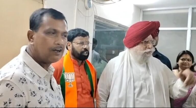 দলবদল ঘিরে বিতর্কে বিশ্বনাথ পাড়িয়াল, উঠছে রাজনৈতিক নৈতিকতার প্রশ্ন