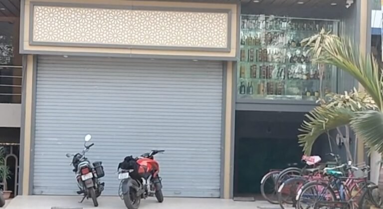 ভোটের ৪ দিন আগে মদের দোকান বন্ধ, পশ্চিম বর্ধমানে আবগারি দপ্তরের নির্দেশে বিপাকে ক্রেতারা