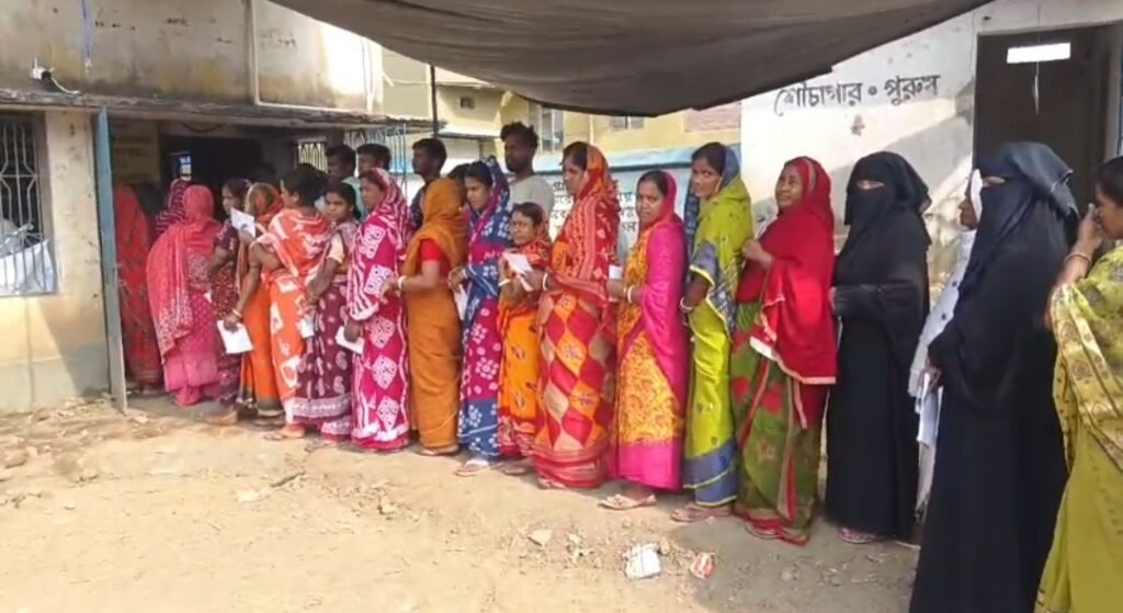 পশ্চিম বর্ধমানে প্রথম দফার ভোট: শান্তিপূর্ণ আবহে ভোটগ্রহণ, বিক্ষিপ্ত অভিযোগ ও উত্তেজনা