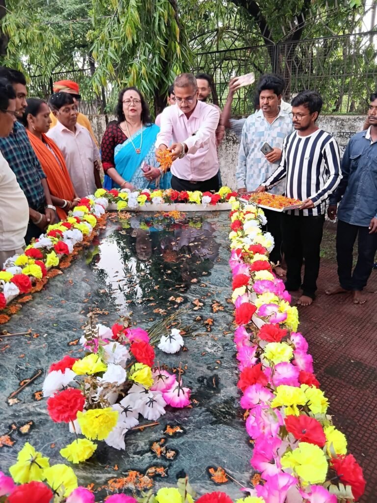 চুরুলিয়ায় কালিঞ্জর শিব মন্দিরে হাইমাস্ট লাইটের উদ্বোধন, নজরুল একাডেমি পরিদর্শনে বিধায়ক বিজন মুখার্জী