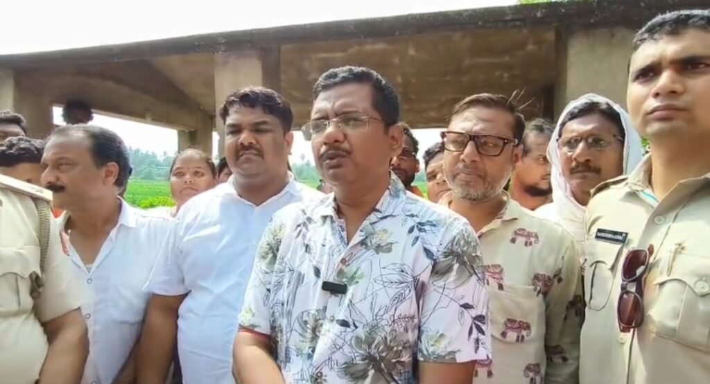 রানিগঞ্জের ঐতিহাসিক রাজবন্ধ পুকুরে প্রশাসনের কড়া নজর, অবৈধ দখলদারদের হুঁশিয়ারি বিধায়ক পার্থ ঘোষের