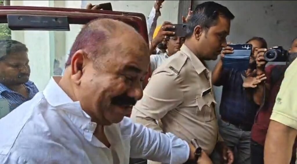 প্রতারণা ও অবৈধ অস্ত্র মামলায় গ্রেপ্তার সৈয়দ ইকবাল, ১০ দিনের পুলিশ রিমান্ডের আবেদন