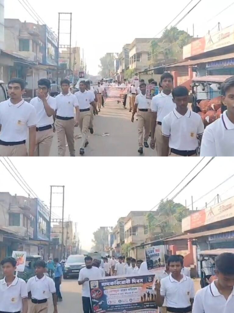 মাদকের বিরুদ্ধে পথে পুলিশ-ছাত্ররা, উখরায় সচেতনতার বার্তা