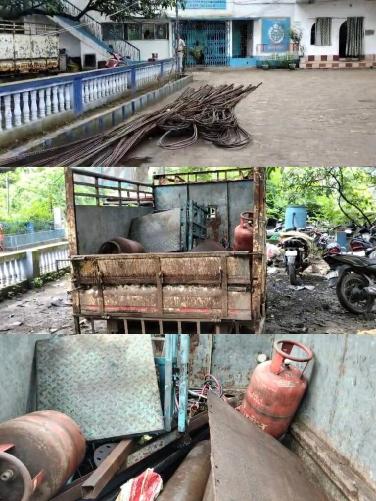 রাধানগরে অবৈধ লোহা কাটাই কারখানায় পুলিশের হানা, উদ্ধার ৪ হাজার কেজি ঢালাই রড; গ্রেপ্তার ১, পলাতক মালিকের খোঁজে তল্লাশি